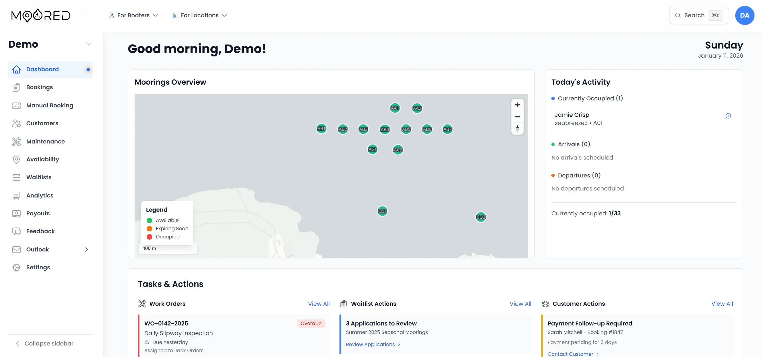 Real-time booking dashboard with calendar, map and table views showing mooring availability and occupancy